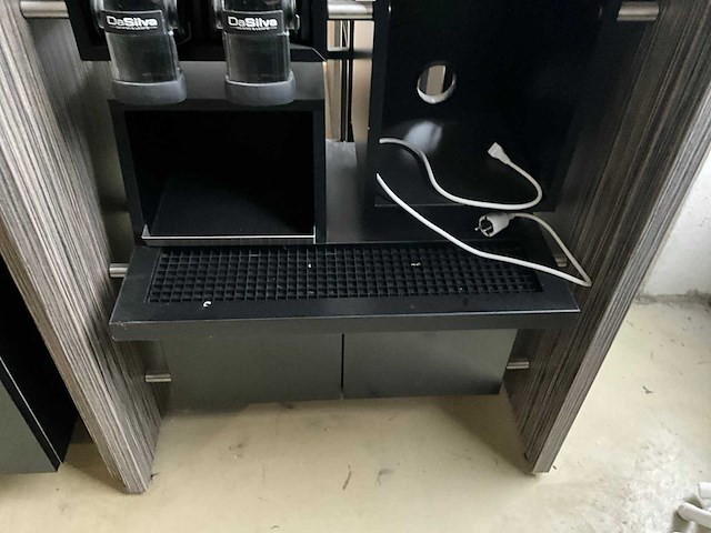 Showroom - winkel presentatie en koffie meubel (2x) - afbeelding 6 van  8