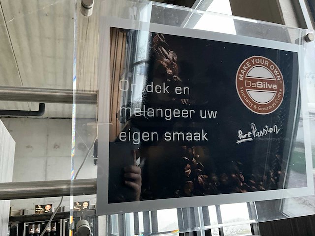 Showroom - winkel presentatie en koffie meubel (2x) - afbeelding 7 van  8