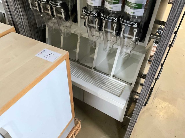 Showroom - winkel presentatie meubel (3x) - afbeelding 5 van  13