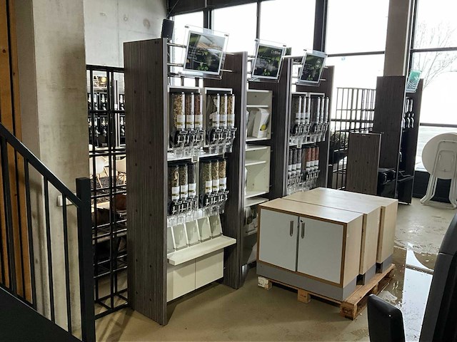 Showroom - winkel presentatie meubel (3x) - afbeelding 1 van  13