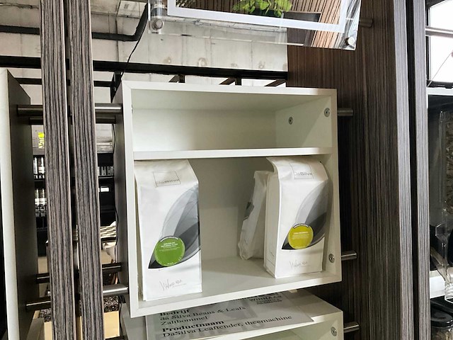 Showroom - winkel presentatie meubel (3x) - afbeelding 12 van  13