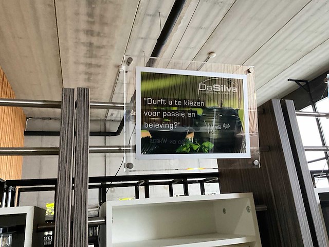 Showroom - winkel presentatie meubel (3x) - afbeelding 13 van  13