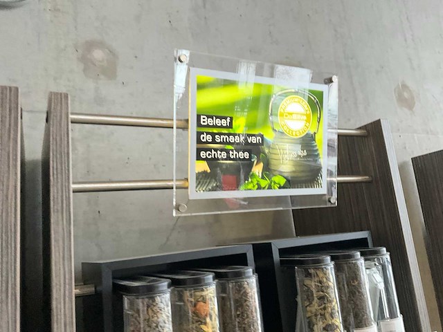 Showroom - winkel presentatie meubel (3x) - afbeelding 2 van  13