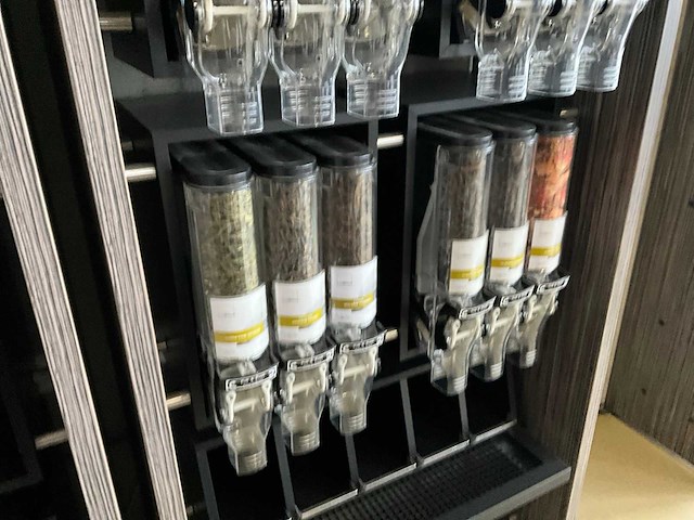 Showroom - winkel presentatie meubel (3x) - afbeelding 4 van  13