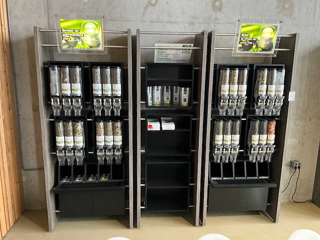 Showroom - winkel presentatie meubel (3x) - afbeelding 1 van  13