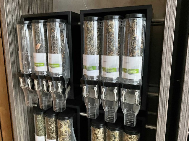 Showroom - winkel presentatie meubel (3x) - afbeelding 8 van  13