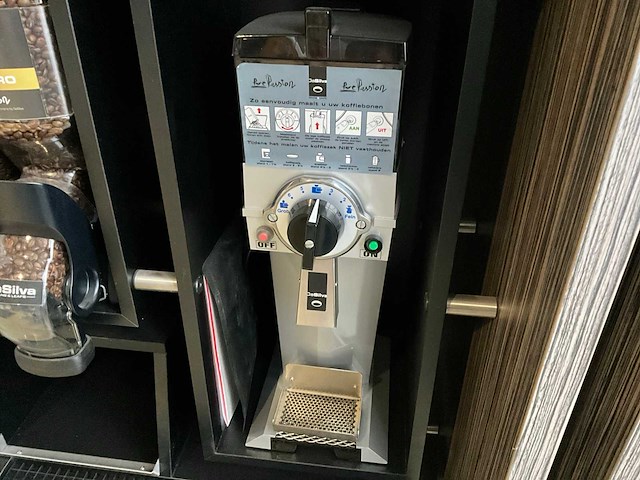 Showroom - winkel presentatie meubel (3x) - afbeelding 7 van  16