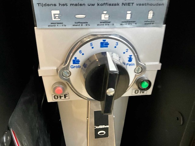 Showroom - winkel presentatie meubel (3x) - afbeelding 8 van  16