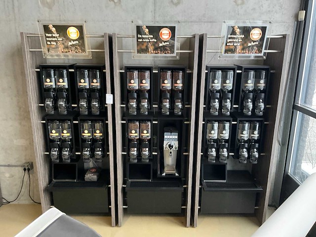 Showroom - winkel presentatie meubel (3x) - afbeelding 9 van  16