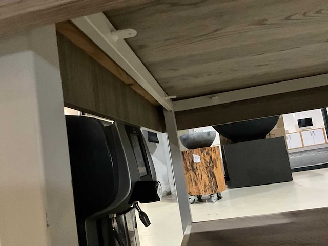 Showroom - winkel presentatie tafel (2x) - afbeelding 4 van  6