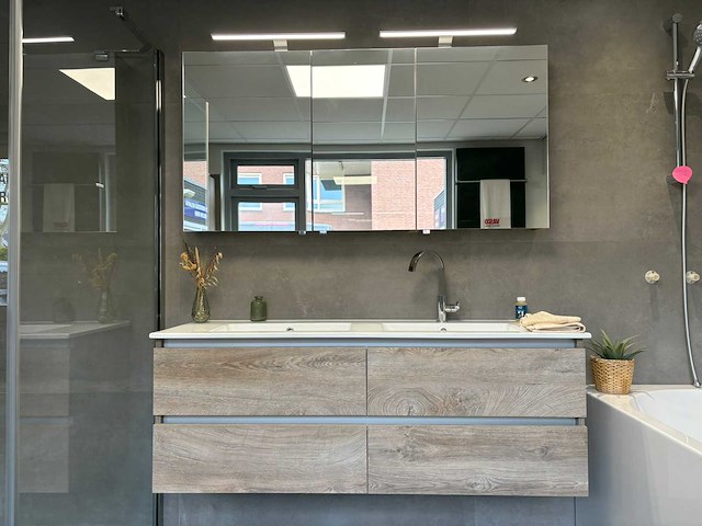 Showroom badkamerset - afbeelding 1 van  12