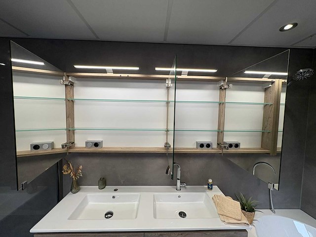 Showroom badkamerset - afbeelding 10 van  12