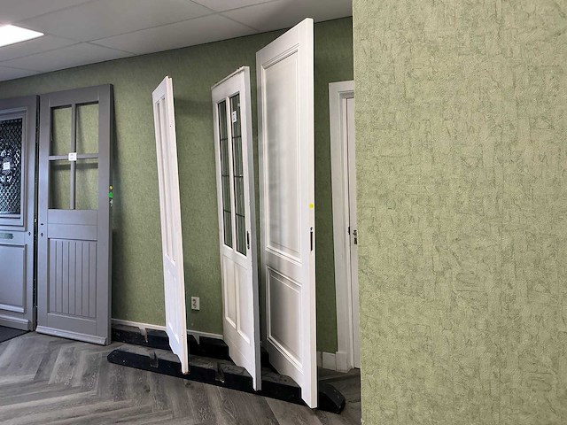 Showroom deur - afbeelding 1 van  5