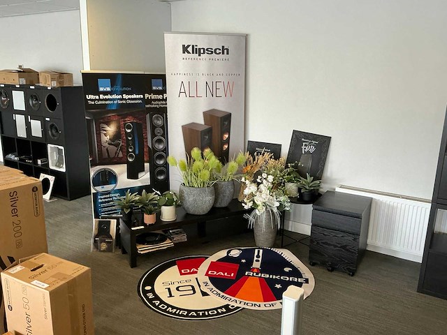 Showroom inventaris - afbeelding 1 van  9