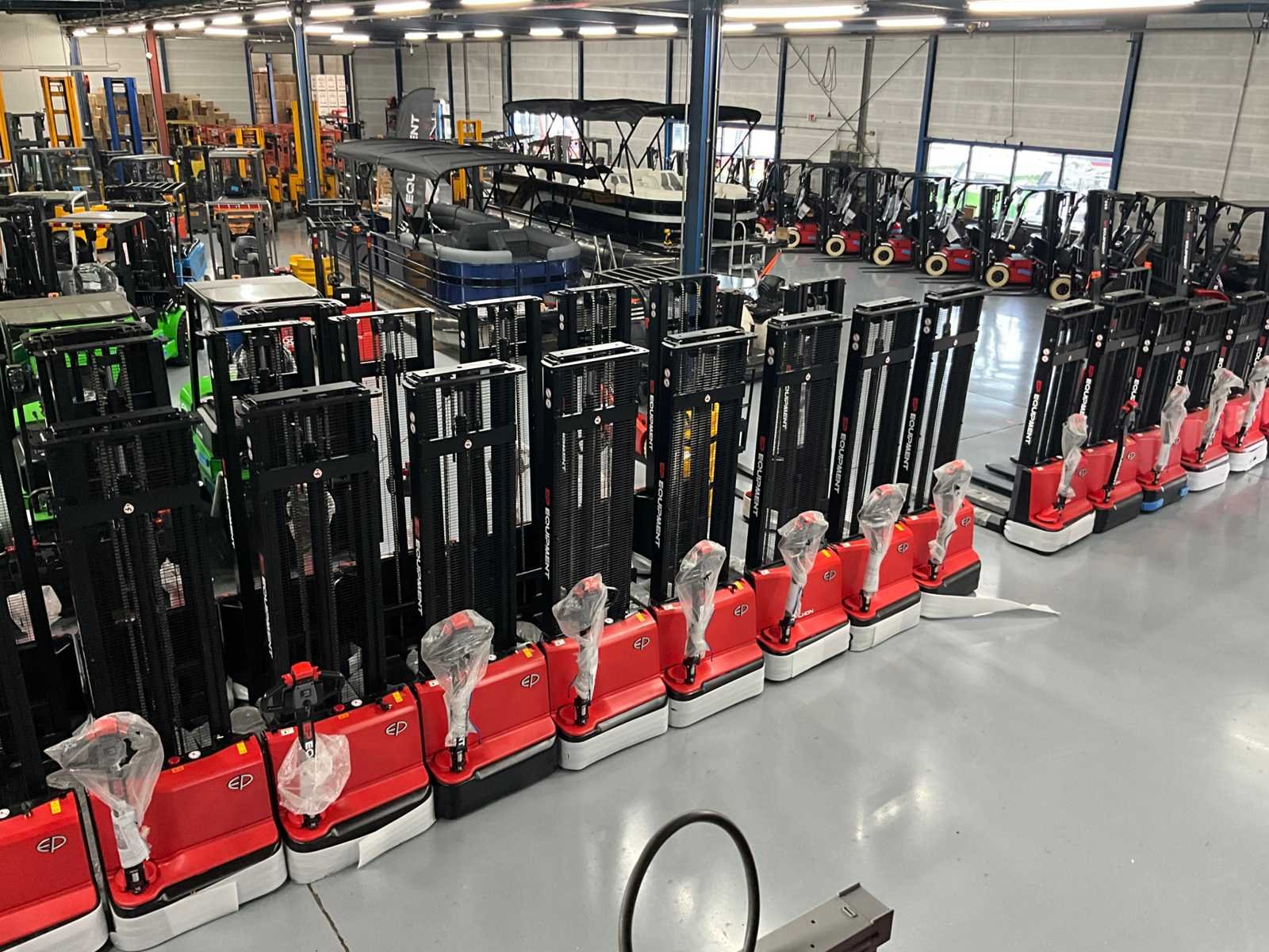Showroom ontruiming heftrucks, quads, generatoren & gereedschap