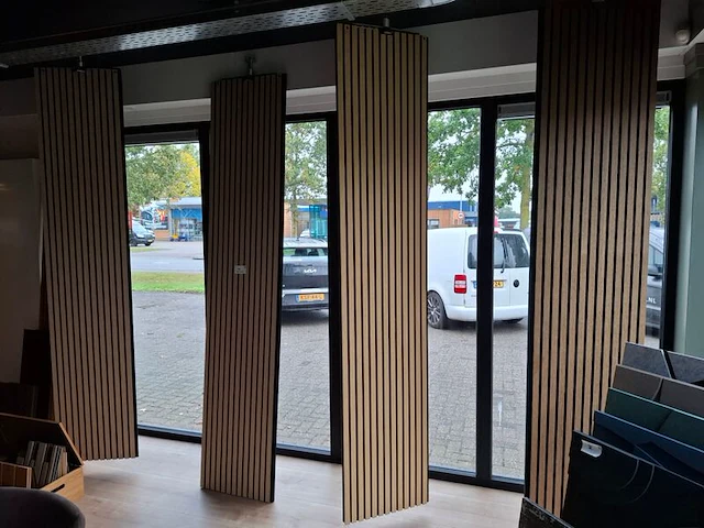 Showroomdisplay met diverse panelen - afbeelding 7 van  9