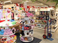 Showroomdisplay met ty knuffels in grote diversiteit, ruim 150 stuks. incl. showmeubel. - afbeelding 1 van  3