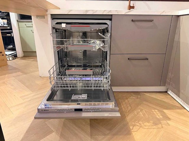 Showroomkeuken met apparatuur - afbeelding 26 van  29