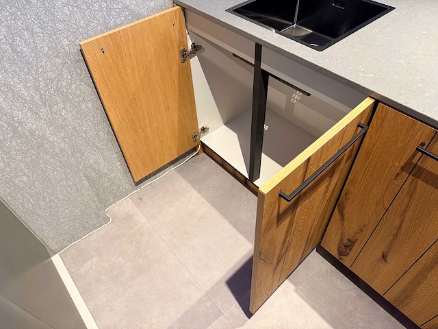 Showroomkeuken met apparatuur - afbeelding 6 van  22