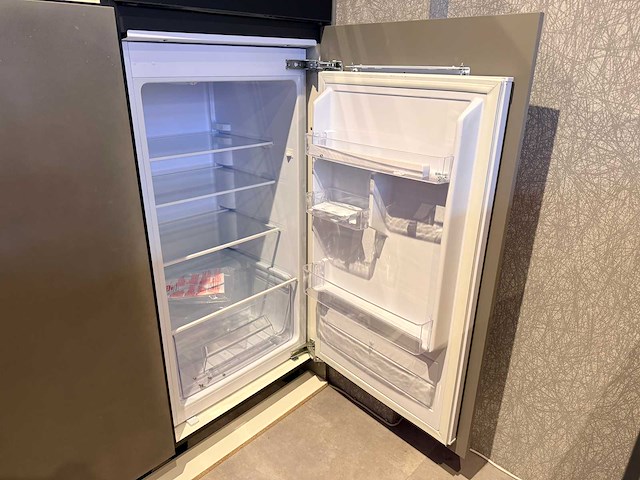 Showroomkeuken met apparatuur - afbeelding 11 van  22