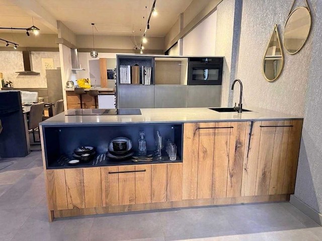Showroomkeuken met apparatuur - afbeelding 1 van  22