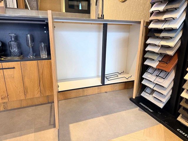 Showroomkeuken met apparatuur - afbeelding 17 van  22