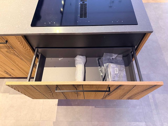 Showroomkeuken met apparatuur - afbeelding 20 van  22