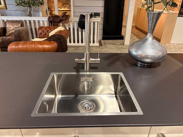 Showroomkeuken met apparatuur - afbeelding 17 van  21