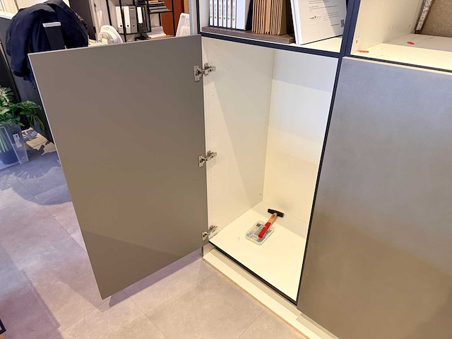Showroomkeuken met apparatuur - afbeelding 6 van  13
