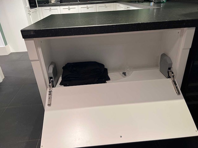 Showroomkeuken met apparatuur - afbeelding 5 van  6