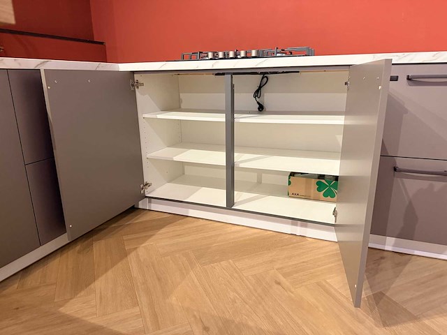 Showroomkeuken met apparatuur - afbeelding 3 van  24