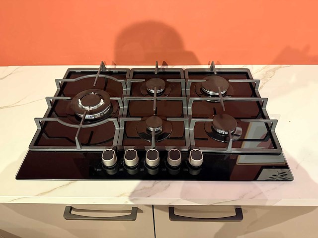 Showroomkeuken met apparatuur - afbeelding 4 van  24