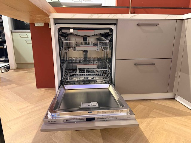 Showroomkeuken met apparatuur - afbeelding 20 van  24