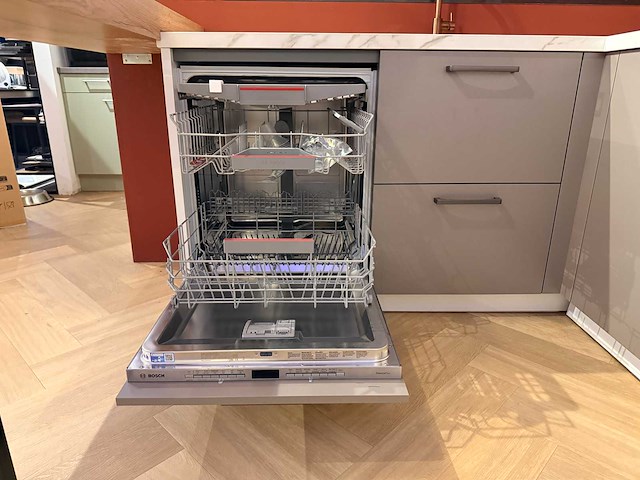 Showroomkeuken met apparatuur - afbeelding 21 van  24