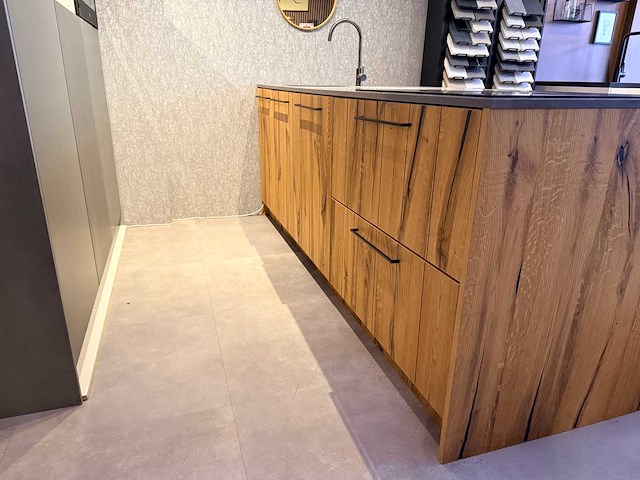 Showroomkeuken met apparatuur - afbeelding 18 van  22