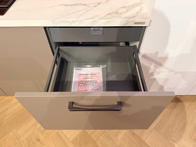 Showroomkeuken met apparatuur - afbeelding 10 van  20