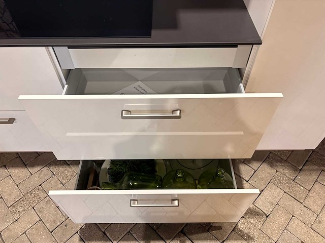 Showroomkeuken met apparatuur - afbeelding 6 van  21