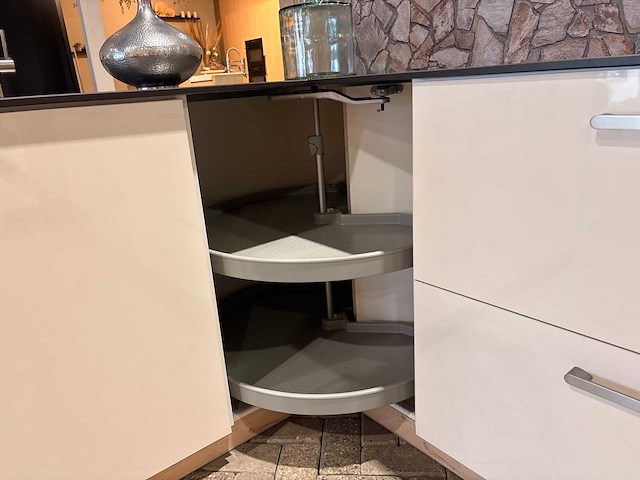 Showroomkeuken met apparatuur - afbeelding 20 van  21
