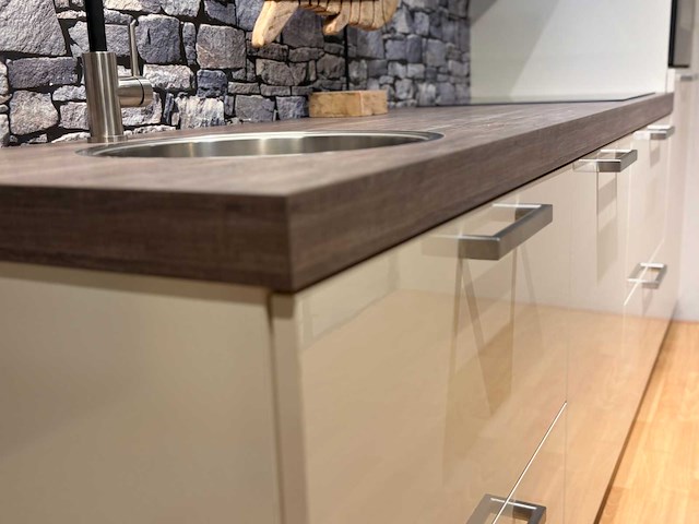 Showroomkeuken met apparatuur - afbeelding 5 van  20
