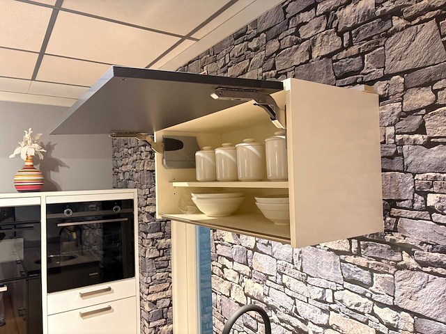 Showroomkeuken met apparatuur - afbeelding 7 van  20