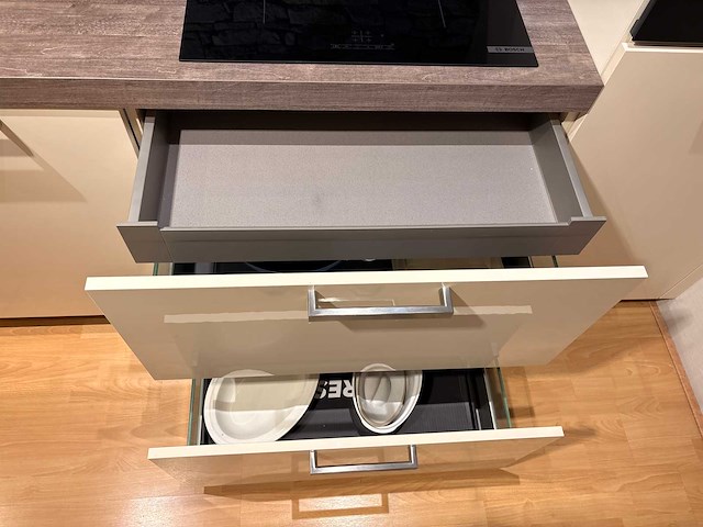 Showroomkeuken met apparatuur - afbeelding 10 van  20