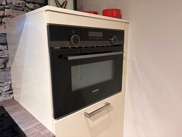 Showroomkeuken met apparatuur - afbeelding 13 van  20