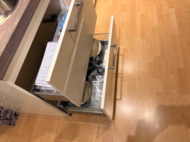 Showroomkeuken met apparatuur - afbeelding 14 van  20