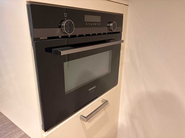 Showroomkeuken met apparatuur - afbeelding 19 van  20