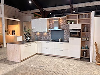 Showroomkeuken met apparatuur