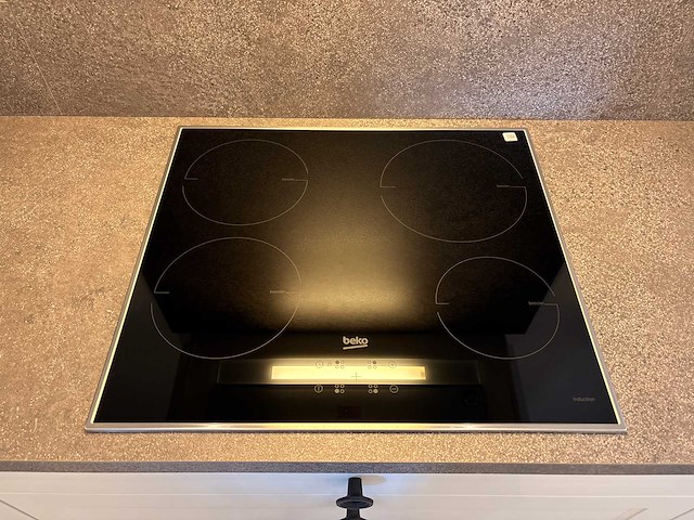 Showroomkeuken met beko/novy apparatuur - afbeelding 9 van  23