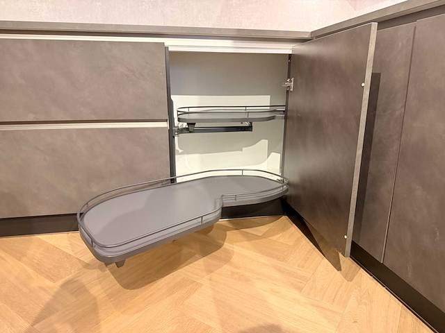 Showroomkeuken met pelgrim apparatuur - afbeelding 6 van  28