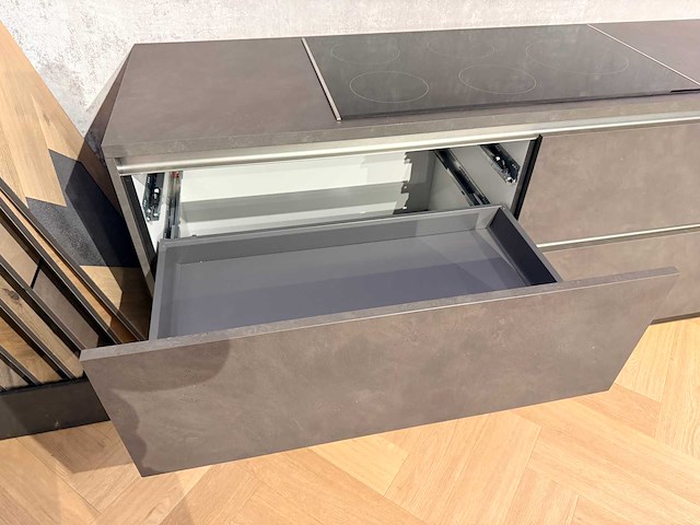 Showroomkeuken met pelgrim apparatuur - afbeelding 25 van  28