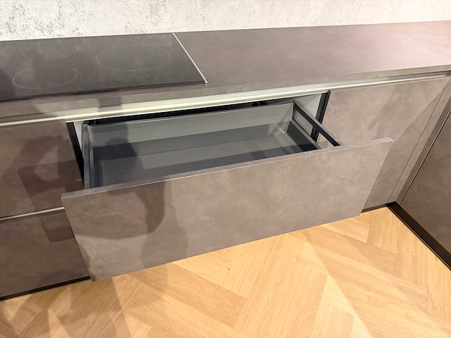 Showroomkeuken met pelgrim apparatuur - afbeelding 27 van  28