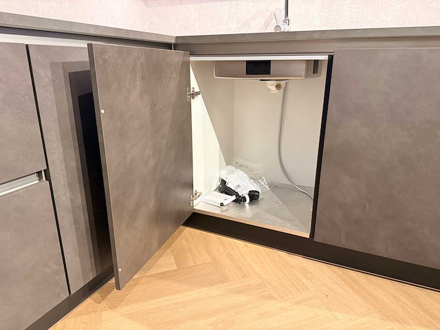 Showroomkeuken met pelgrim apparatuur - afbeelding 8 van  28